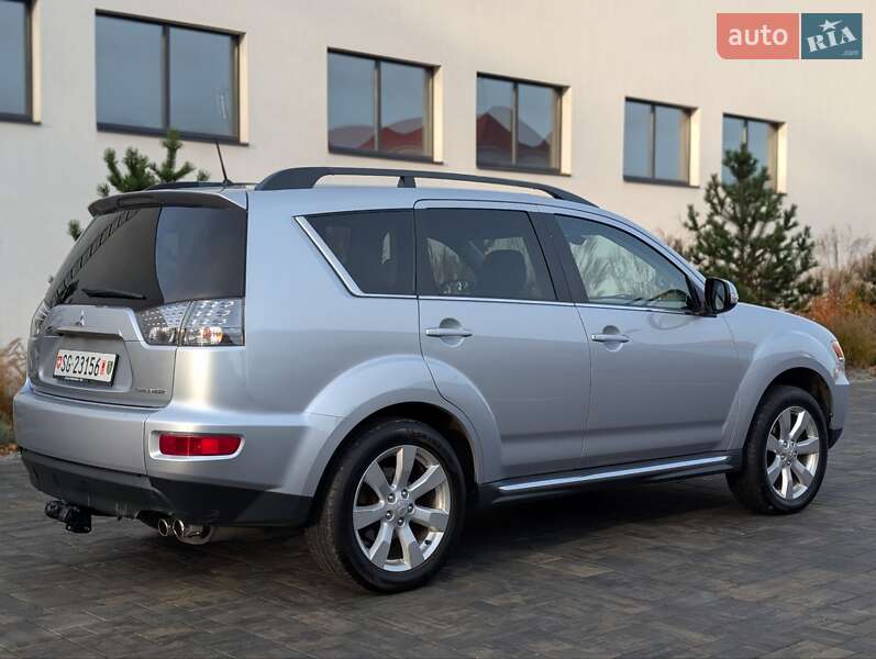 Внедорожник / Кроссовер Mitsubishi Outlander XL 2012 в Луцке