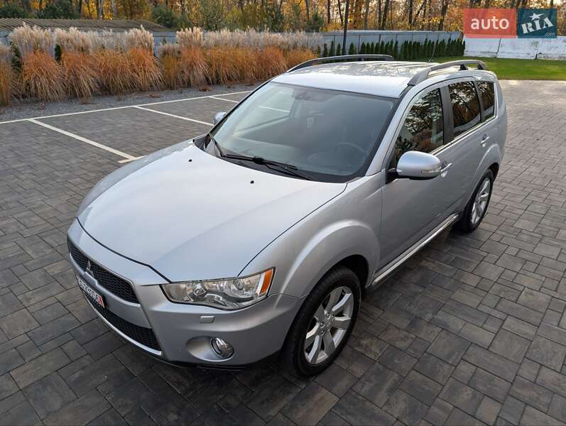 Внедорожник / Кроссовер Mitsubishi Outlander XL 2012 в Луцке