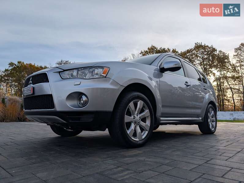 Внедорожник / Кроссовер Mitsubishi Outlander XL 2012 в Луцке