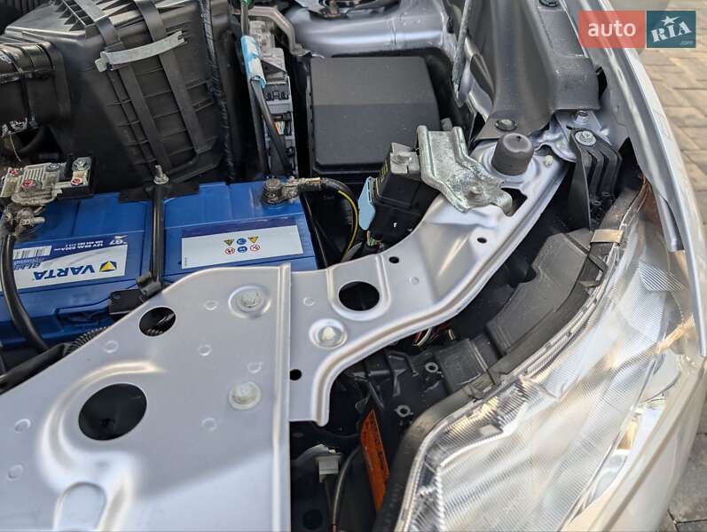 Внедорожник / Кроссовер Mitsubishi Outlander XL 2012 в Луцке