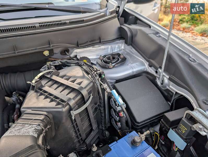 Внедорожник / Кроссовер Mitsubishi Outlander XL 2012 в Луцке