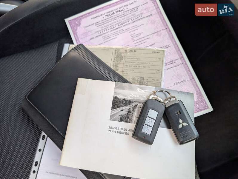 Внедорожник / Кроссовер Mitsubishi Outlander XL 2012 в Луцке