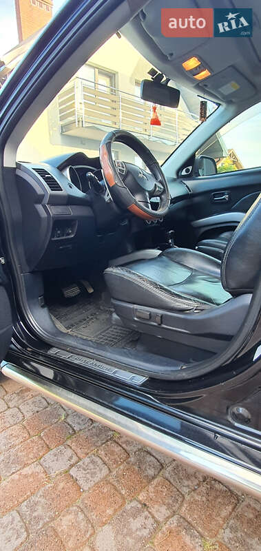 Внедорожник / Кроссовер Mitsubishi Outlander XL 2009 в Тернополе