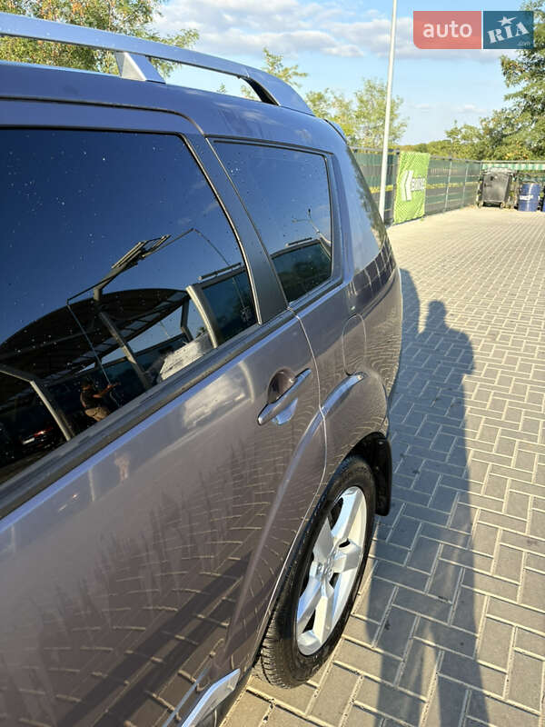 Позашляховик / Кросовер Mitsubishi Outlander XL 2009 в Новомиргороді