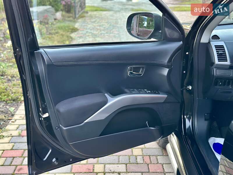 Внедорожник / Кроссовер Mitsubishi Outlander XL 2012 в Владимирце фото 12 Внедорожник / Кроссовер Mitsubishi Outlander XL 2012 в Владимирце