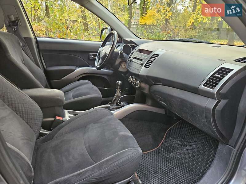 Позашляховик / Кросовер Mitsubishi Outlander XL 2007 в Дніпрі