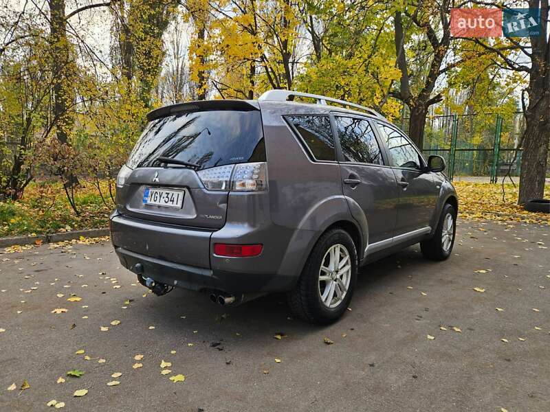 Позашляховик / Кросовер Mitsubishi Outlander XL 2007 в Дніпрі