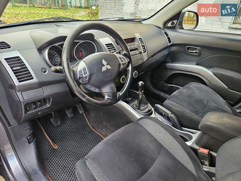 Позашляховик / Кросовер Mitsubishi Outlander XL 2007 в Дніпрі