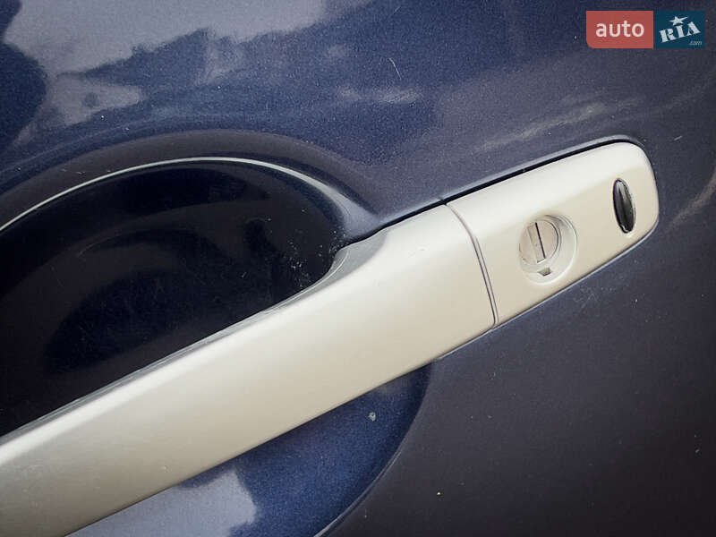 Позашляховик / Кросовер Mitsubishi Outlander XL 2008 в Києві