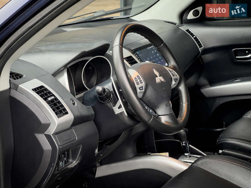 Позашляховик / Кросовер Mitsubishi Outlander XL 2008 в Києві