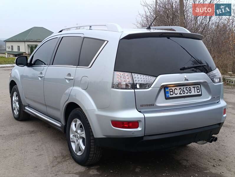 Внедорожник / Кроссовер Mitsubishi Outlander XL 2010 в Теофиполе