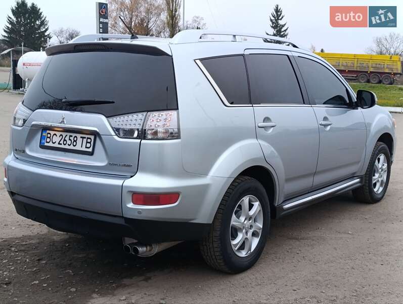 Внедорожник / Кроссовер Mitsubishi Outlander XL 2010 в Теофиполе