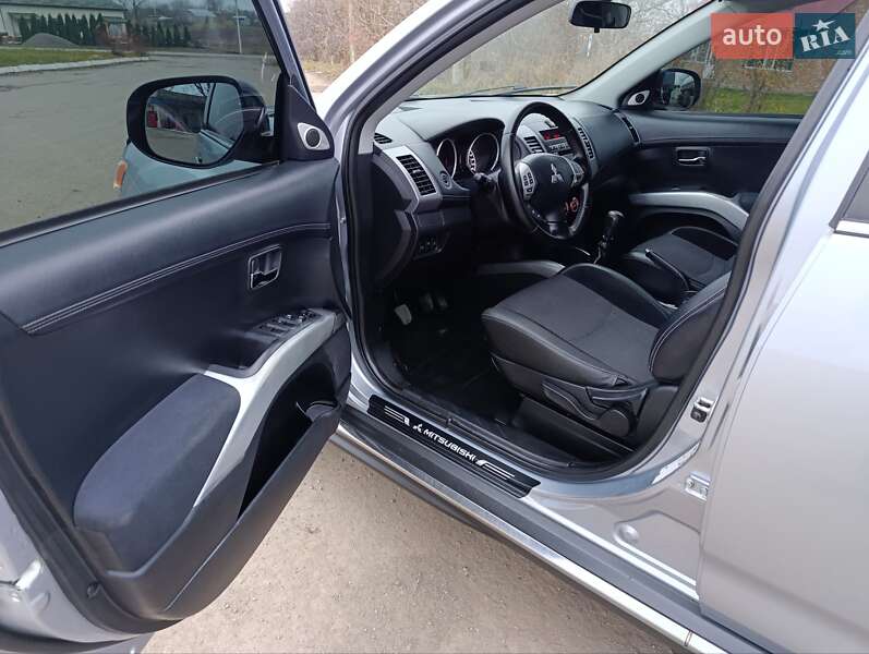 Внедорожник / Кроссовер Mitsubishi Outlander XL 2010 в Теофиполе