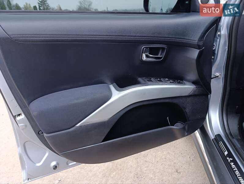 Внедорожник / Кроссовер Mitsubishi Outlander XL 2010 в Теофиполе