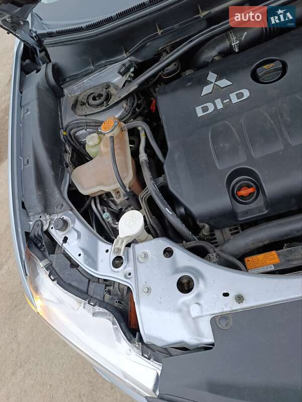 Внедорожник / Кроссовер Mitsubishi Outlander XL 2010 в Теофиполе