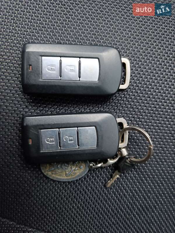 Внедорожник / Кроссовер Mitsubishi Outlander XL 2010 в Теофиполе