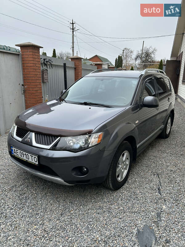 Позашляховик / Кросовер Mitsubishi Outlander XL 2009 в Жовтих Водах фото 2 Позашляховик / Кросовер Mitsubishi Outlander XL 2009 в Жовтих Водах