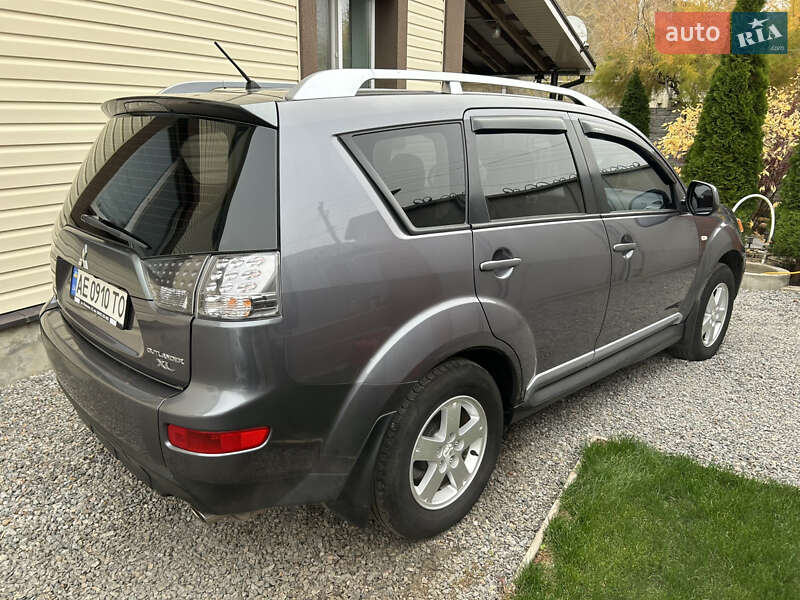 Позашляховик / Кросовер Mitsubishi Outlander XL 2009 в Жовтих Водах фото 4 Позашляховик / Кросовер Mitsubishi Outlander XL 2009 в Жовтих Водах