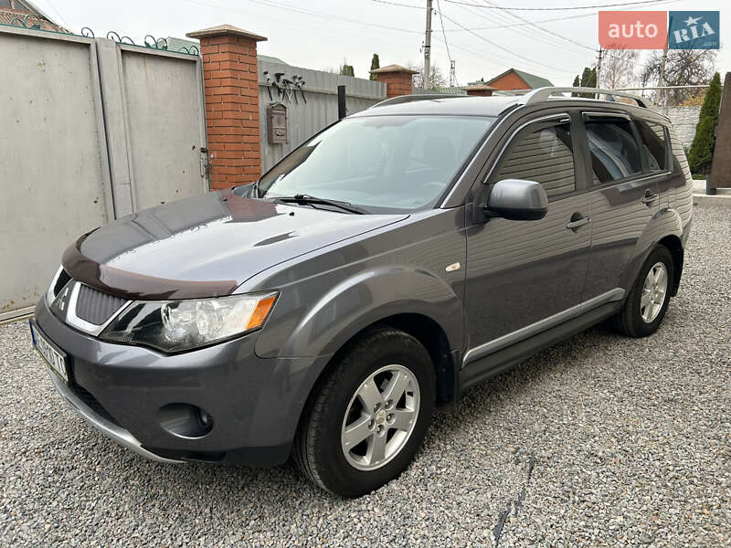 Позашляховик / Кросовер Mitsubishi Outlander XL 2009 в Жовтих Водах фото 6 Позашляховик / Кросовер Mitsubishi Outlander XL 2009 в Жовтих Водах