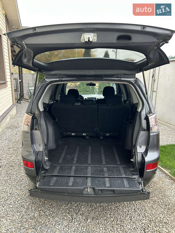 Позашляховик / Кросовер Mitsubishi Outlander XL 2009 в Жовтих Водах фото 15 Позашляховик / Кросовер Mitsubishi Outlander XL 2009 в Жовтих Водах