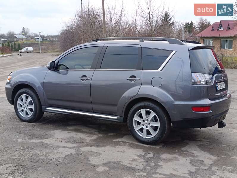 Позашляховик / Кросовер Mitsubishi Outlander XL 2010 в Теофіполі