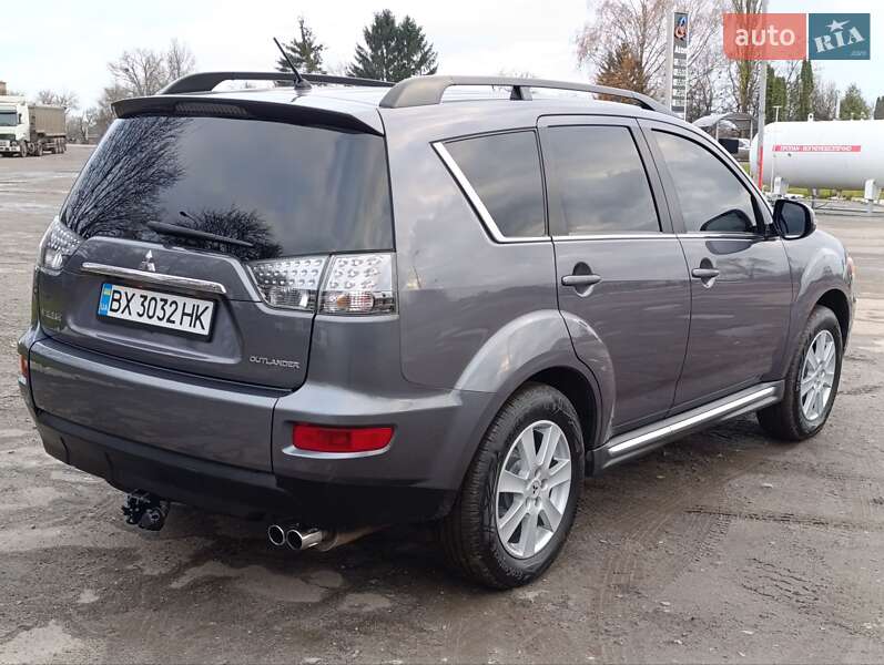 Позашляховик / Кросовер Mitsubishi Outlander XL 2010 в Теофіполі