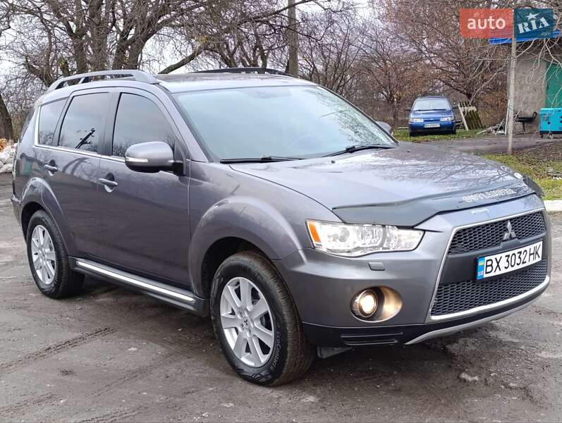 Позашляховик / Кросовер Mitsubishi Outlander XL 2010 в Теофіполі