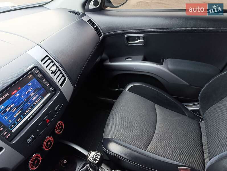 Позашляховик / Кросовер Mitsubishi Outlander XL 2010 в Теофіполі