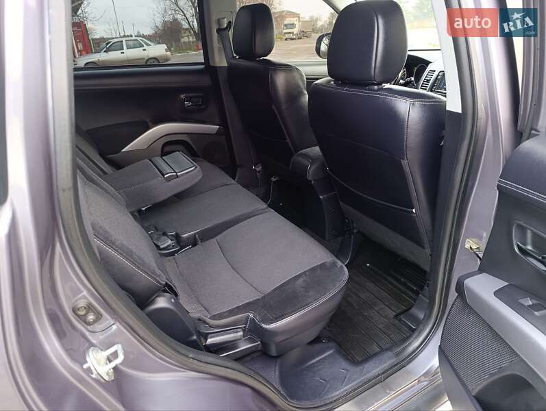 Позашляховик / Кросовер Mitsubishi Outlander XL 2010 в Теофіполі