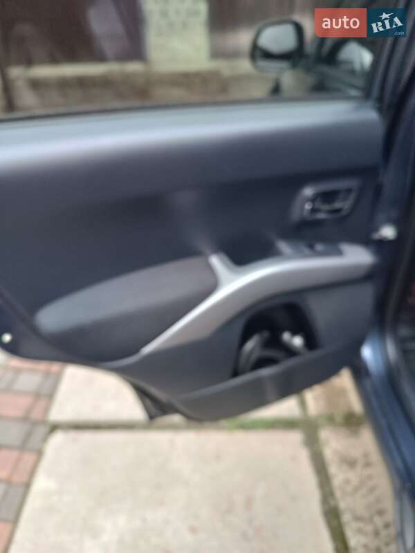 Внедорожник / Кроссовер Mitsubishi Outlander XL 2008 в Ужгороде фото 14 Внедорожник / Кроссовер Mitsubishi Outlander XL 2008 в Ужгороде