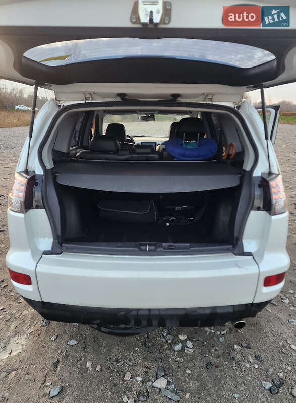 Внедорожник / Кроссовер Mitsubishi Outlander XL 2011 в Буче фото 15 Внедорожник / Кроссовер Mitsubishi Outlander XL 2011 в Буче