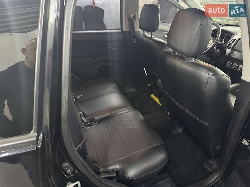Внедорожник / Кроссовер Mitsubishi Outlander XL 2010 в Чернигове