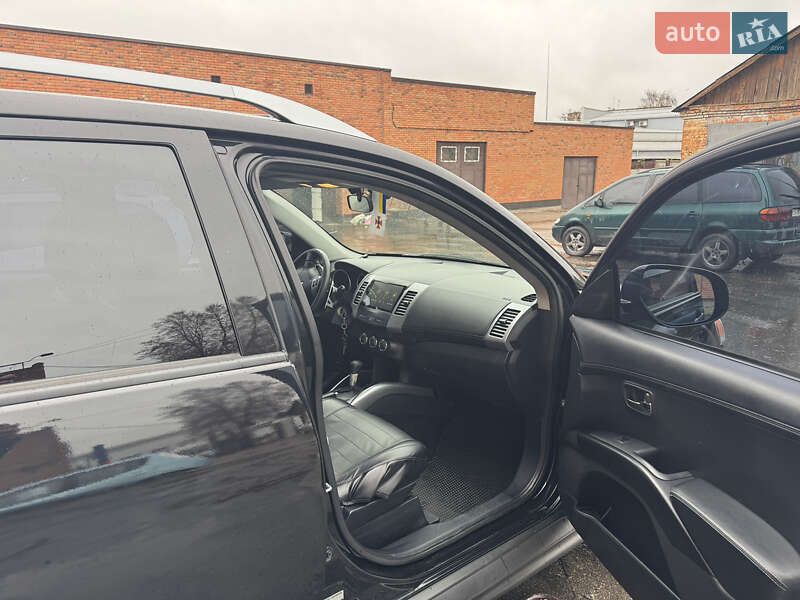 Внедорожник / Кроссовер Mitsubishi Outlander XL 2010 в Чернигове