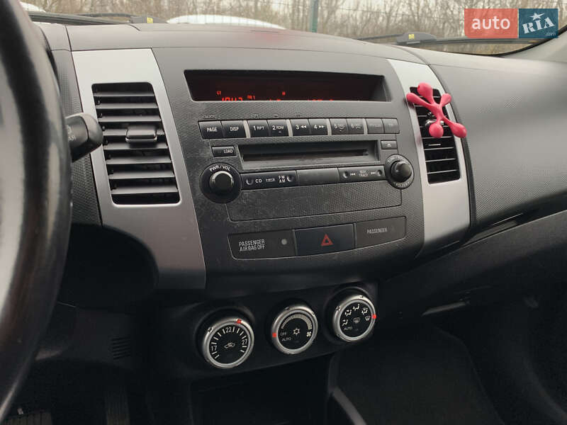 Позашляховик / Кросовер Mitsubishi Outlander XL 2009 в Бердичеві фото 49 Позашляховик / Кросовер Mitsubishi Outlander XL 2009 в Бердичеві
