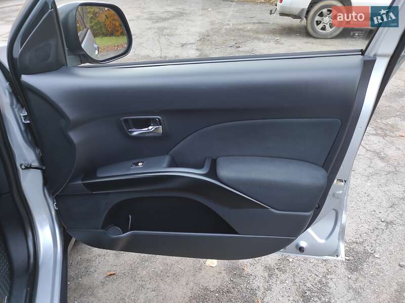 Внедорожник / Кроссовер Mitsubishi Outlander XL 2007 в Хмельницком