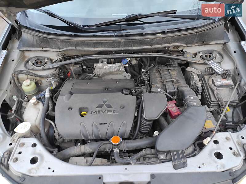 Внедорожник / Кроссовер Mitsubishi Outlander XL 2007 в Хмельницком