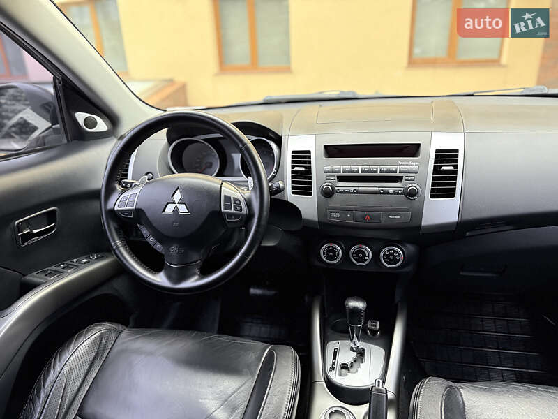 Внедорожник / Кроссовер Mitsubishi Outlander XL 2008 в Харькове