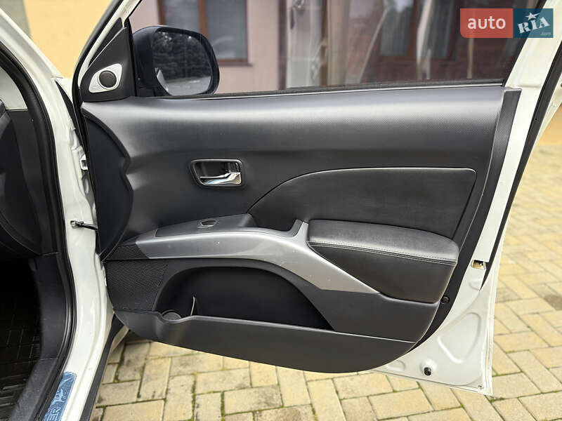 Внедорожник / Кроссовер Mitsubishi Outlander XL 2008 в Харькове