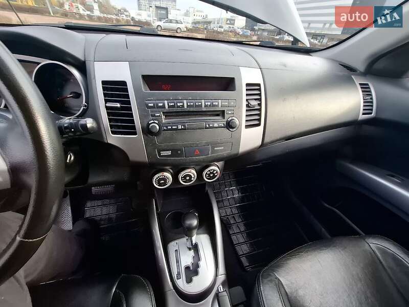 Внедорожник / Кроссовер Mitsubishi Outlander XL 2008 в Житомире