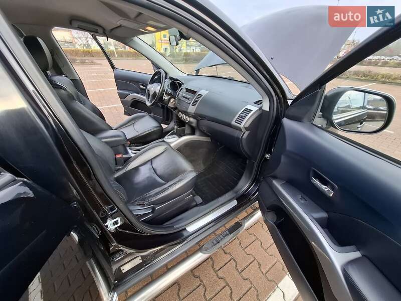 Внедорожник / Кроссовер Mitsubishi Outlander XL 2008 в Житомире