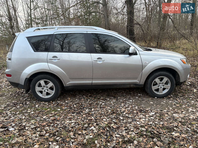 Внедорожник / Кроссовер Mitsubishi Outlander XL 2008 в Киеве