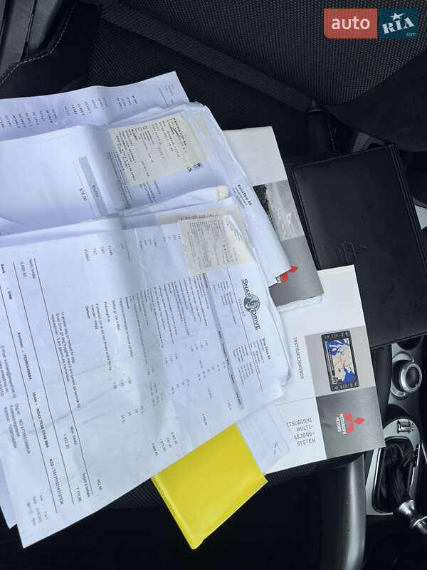 Внедорожник / Кроссовер Mitsubishi Outlander XL 2011 в Луцке