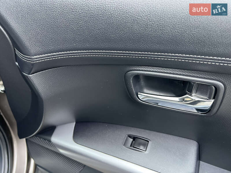 Внедорожник / Кроссовер Mitsubishi Outlander XL 2011 в Луцке