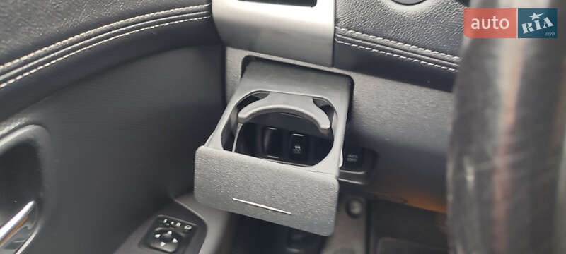 Внедорожник / Кроссовер Mitsubishi Outlander XL 2011 в Луцке