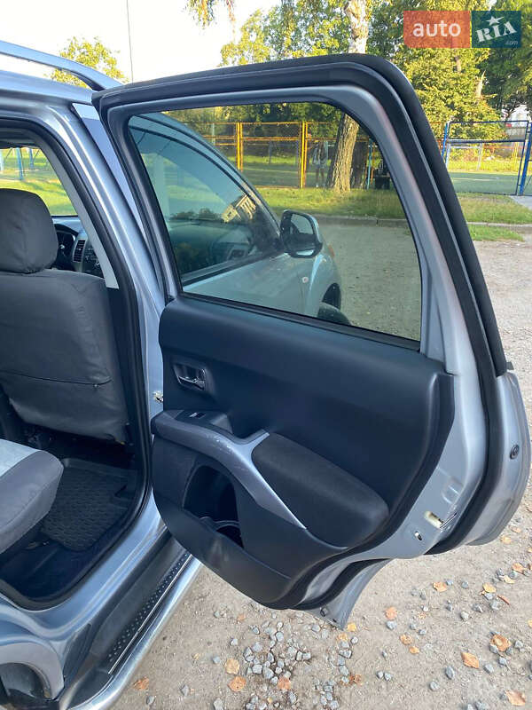 Внедорожник / Кроссовер Mitsubishi Outlander XL 2009 в Дрогобыче фото 11 Внедорожник / Кроссовер Mitsubishi Outlander XL 2009 в Дрогобыче