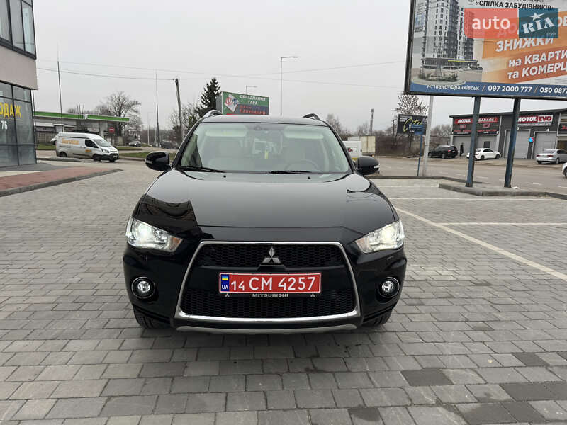 Позашляховик / Кросовер Mitsubishi Outlander XL 2011 в Івано-Франківську