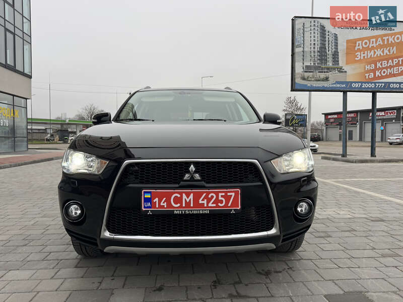 Позашляховик / Кросовер Mitsubishi Outlander XL 2011 в Івано-Франківську