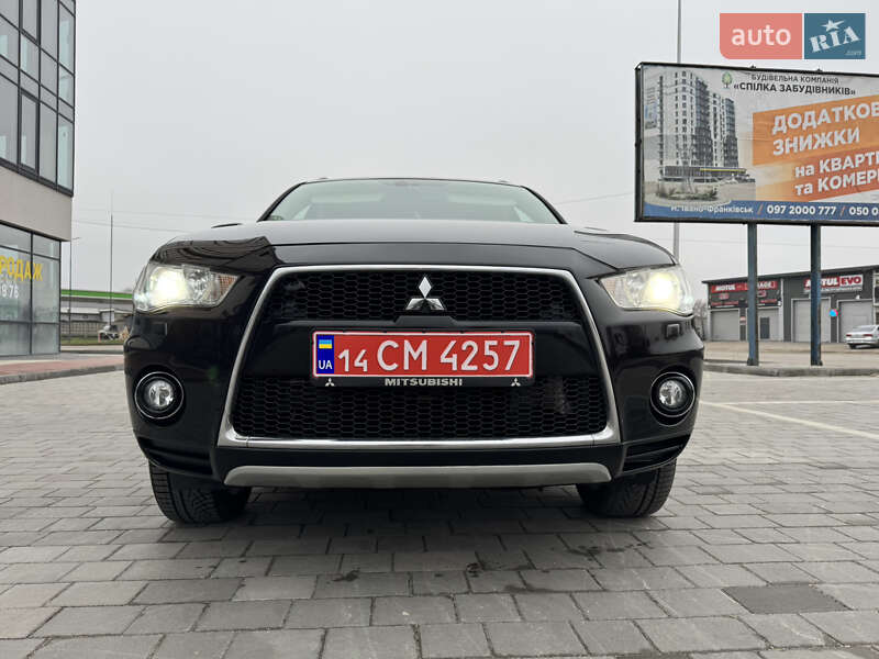 Позашляховик / Кросовер Mitsubishi Outlander XL 2011 в Івано-Франківську