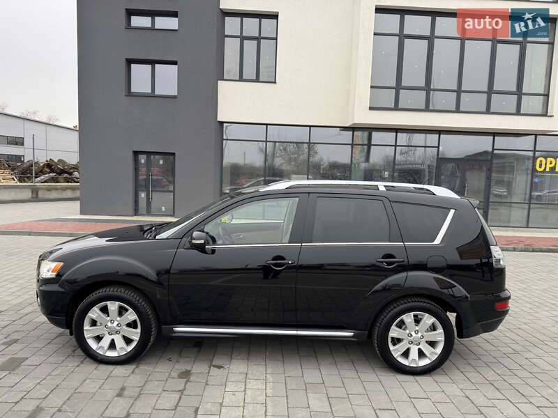 Позашляховик / Кросовер Mitsubishi Outlander XL 2011 в Івано-Франківську