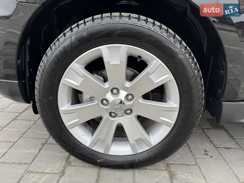 Позашляховик / Кросовер Mitsubishi Outlander XL 2011 в Івано-Франківську